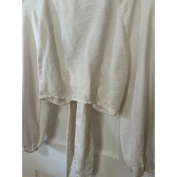 Fashion nova women’s size extra large, white cropped blouse - Picture 8 of 8